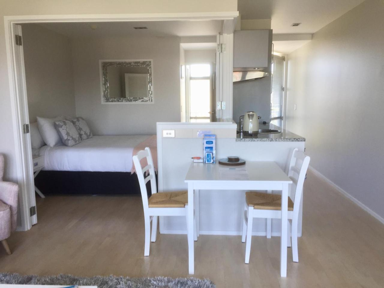 Oneroa Bay Villas Экстерьер фото